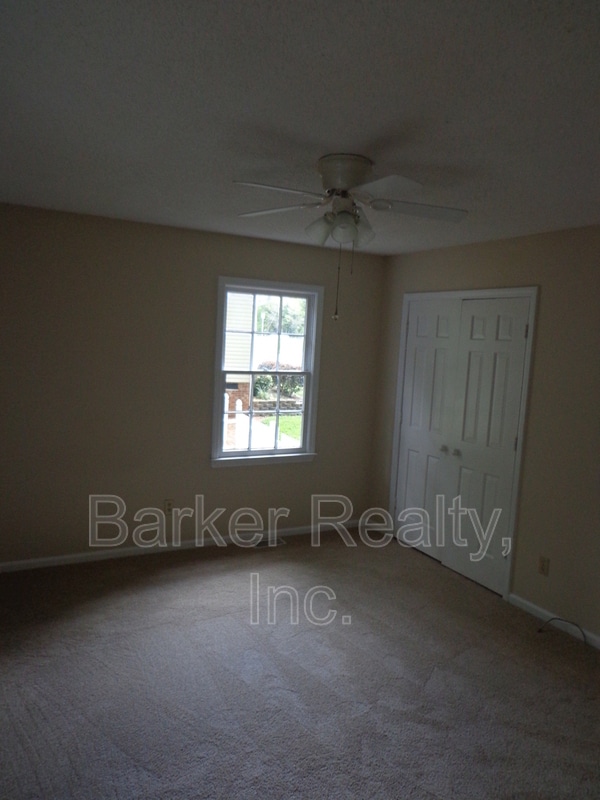 Building Photo - 3018 Freeport Dr
