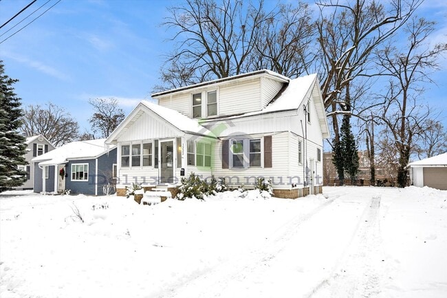 Building Photo - 2 MONTH LEASE ONLY! GORGEOUS 4 BEDROOM HOME!!! Available NOW- Month to month lease only!