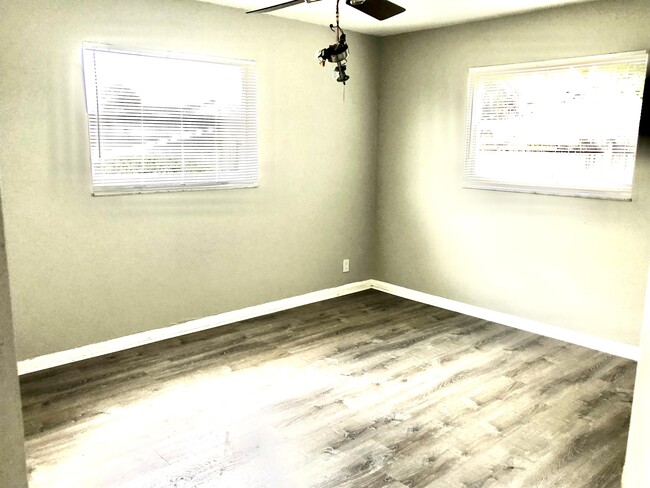Building Photo - 462 S Haverhill Rd