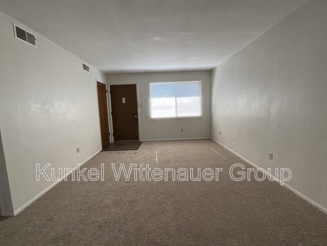 Building Photo - 900 8th St