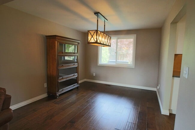 Building Photo - Beautiful 4BR/3BA Home in Steilacoom – Minutes to JBLM