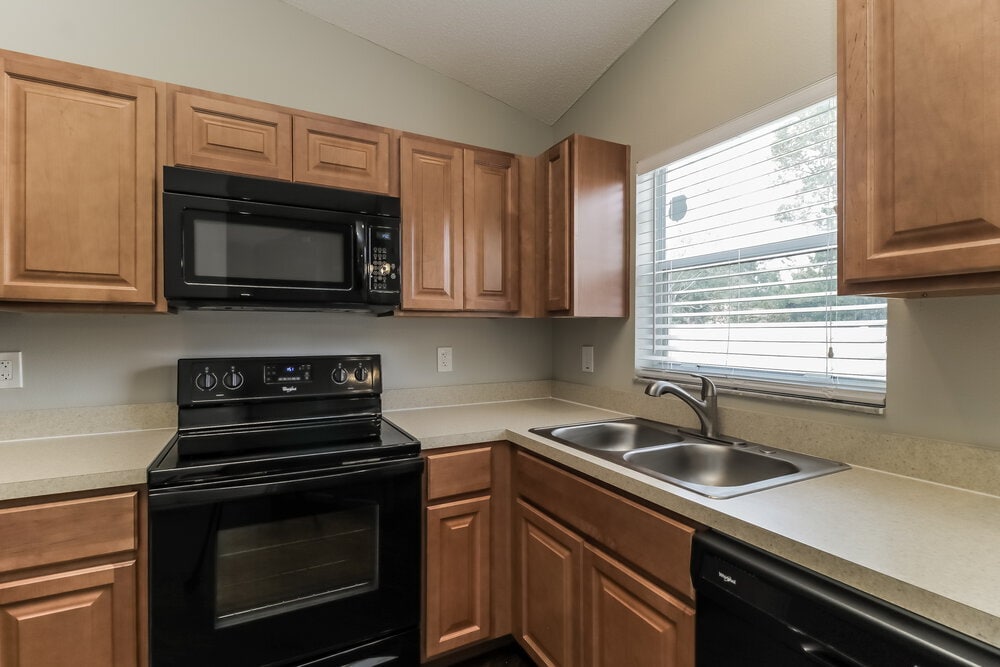 Building Photo - 70 Pine Arbor Dr