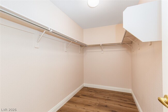 Building Photo - 5163 Tunnel Falls Dr