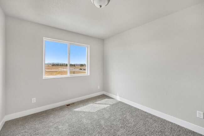 Building Photo - Like-New 3-Bedroom Home in Promontory Neighborhood