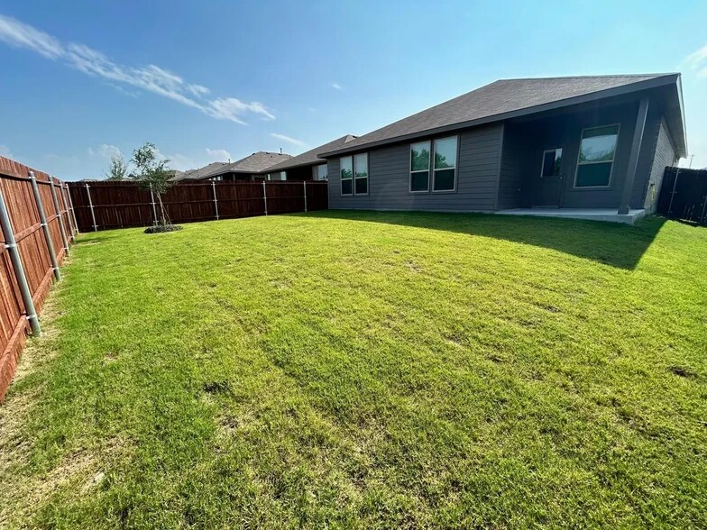 Building Photo - 953 Braymer Ln