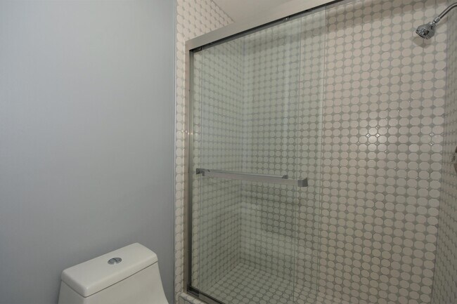 Building Photo - 5087 Oakhill Ln