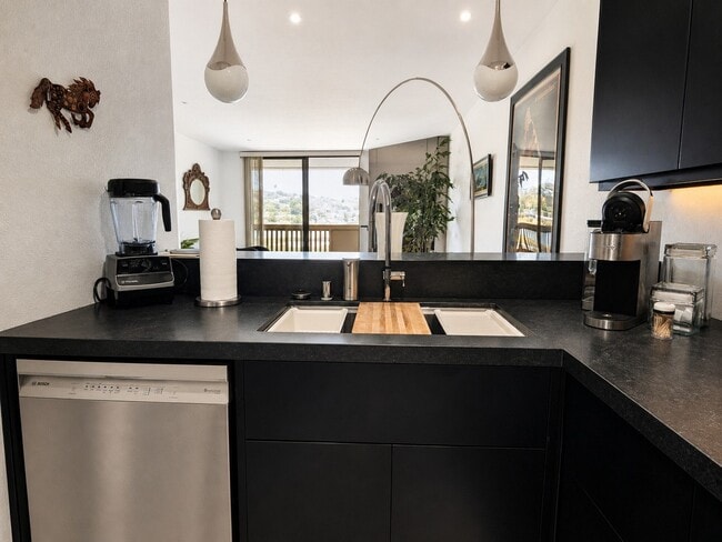 Building Photo - 3098 Rue D’Orleans
