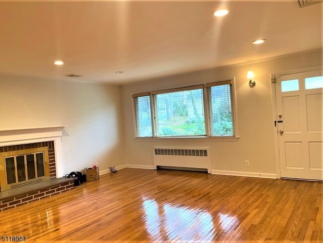 Building Photo - 51 Silver Spring Rd