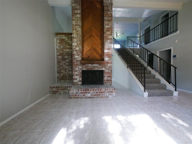 Building Photo - 16327 Quail Echo Dr