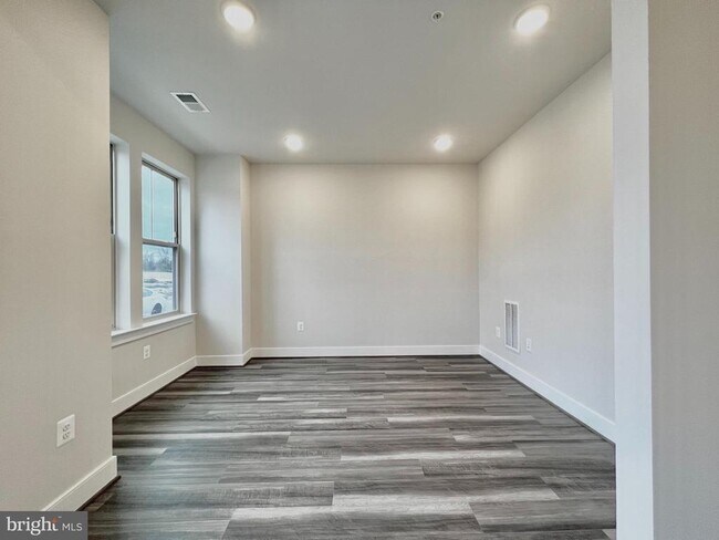 Building Photo - 21 Morrison Dr