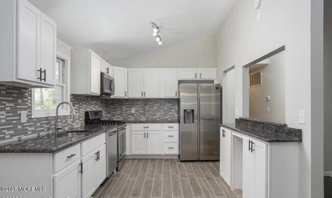 Building Photo - 1015 Zircon Dr