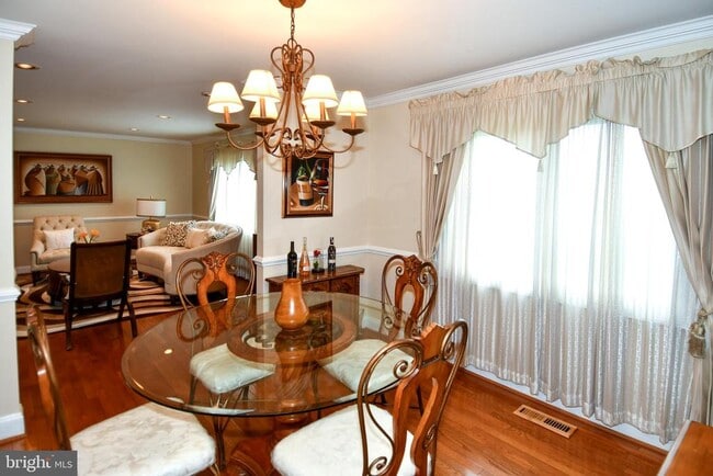 Building Photo - 9401 Hickory View Pl