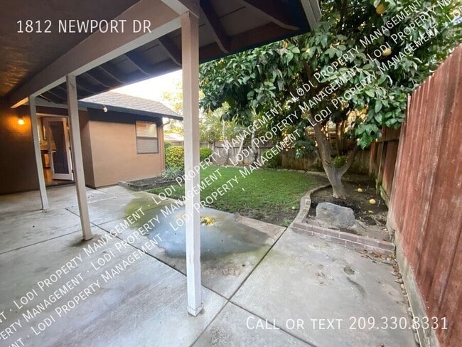 Building Photo - 1812 Newport Dr