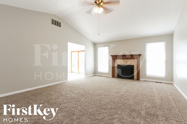 Building Photo - 2204 Valley Creek W Ln