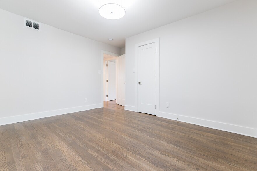 Building Photo - 10715 Park Village Pl