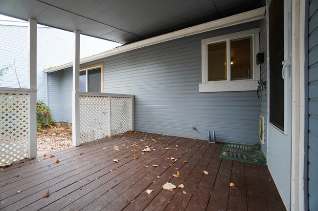 Building Photo - 2569 Camden Ln