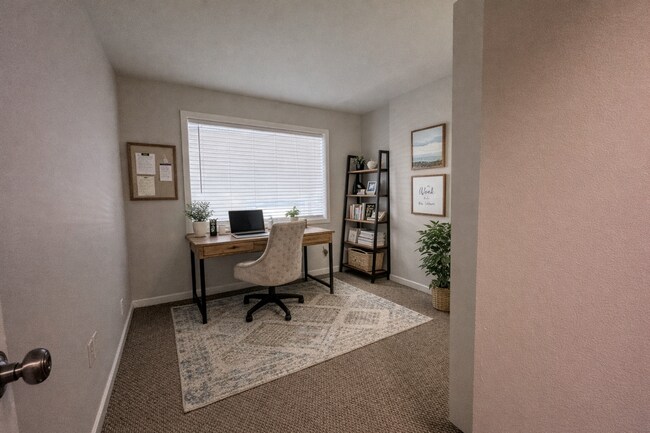 Building Photo - Spacious 2 Bedroom Apartment in Emmaus!