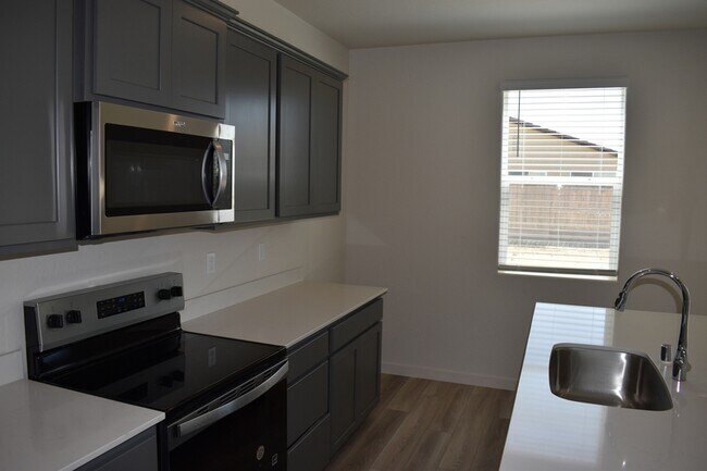Building Photo - 4624 Athena Dr