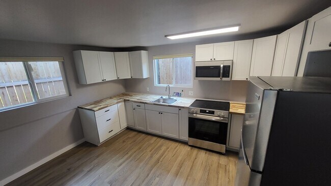 Building Photo - 2459 NE Burks Ct