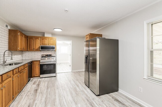 Building Photo - 5401 Bayberry Ln