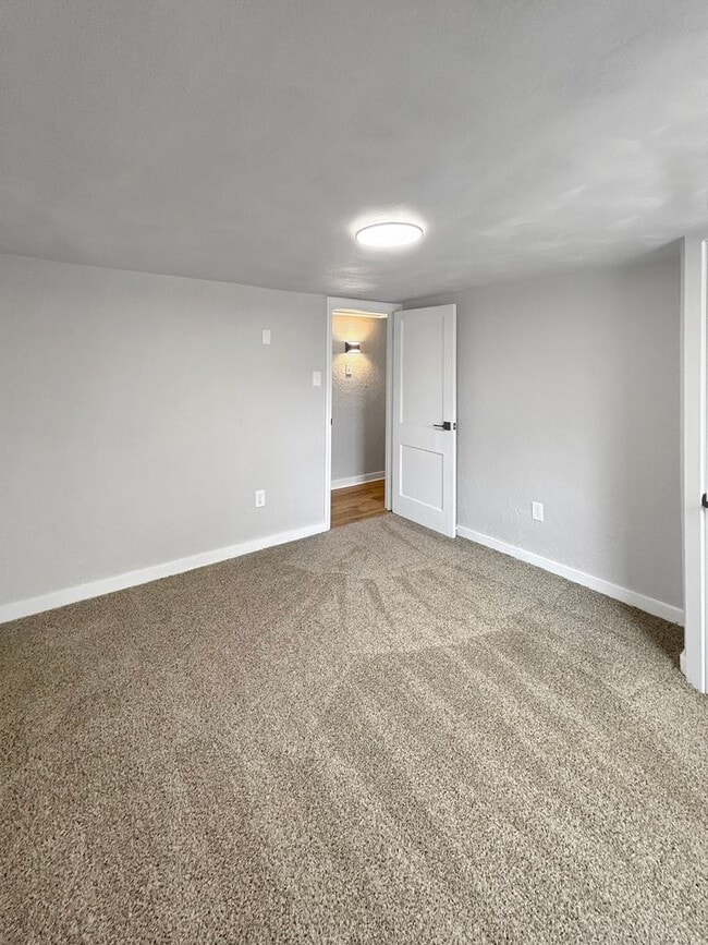 Building Photo - Welcome to this newly remodeled gem located in the heart of Collier, PA.