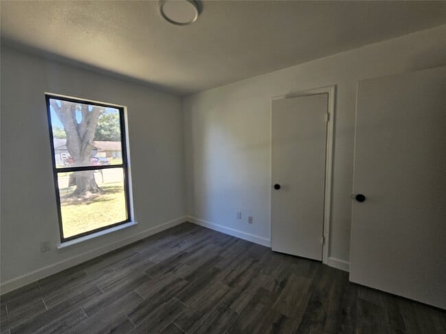 Building Photo - 2519 Piddler Dr