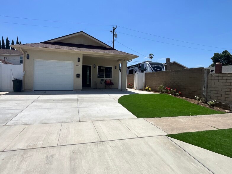 Primary Photo - 620 E Buckeyewood Ave