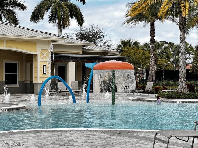 Building Photo - 2084 Wellington St