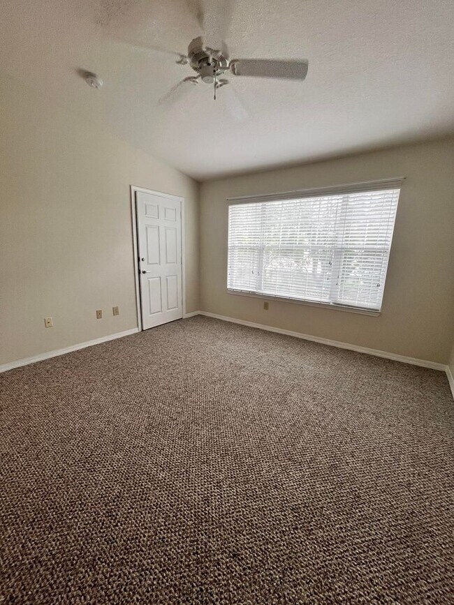 Building Photo - Exceptional Home Clean