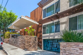 Building Photo - 938 San Vicente Blvd