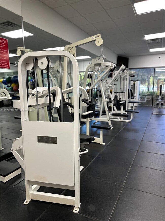 Building Photo - 3 Grove Isle Dr