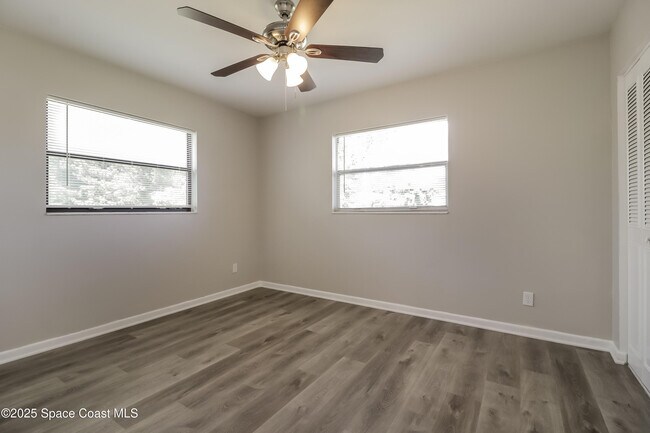 Building Photo - 568 Gardenia Cir