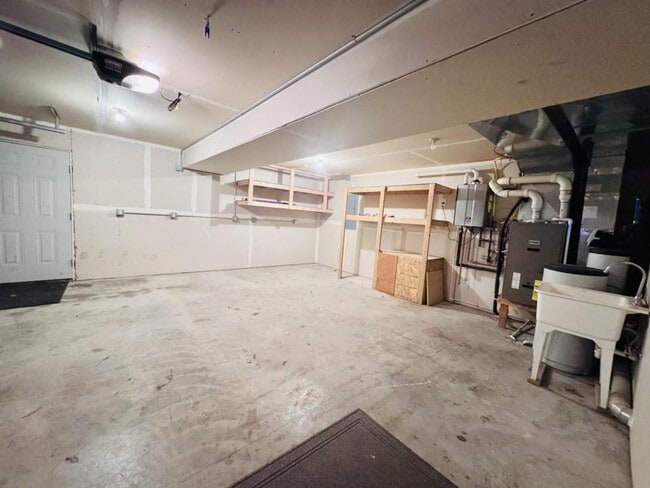 Building Photo - 3280 Strom Dr