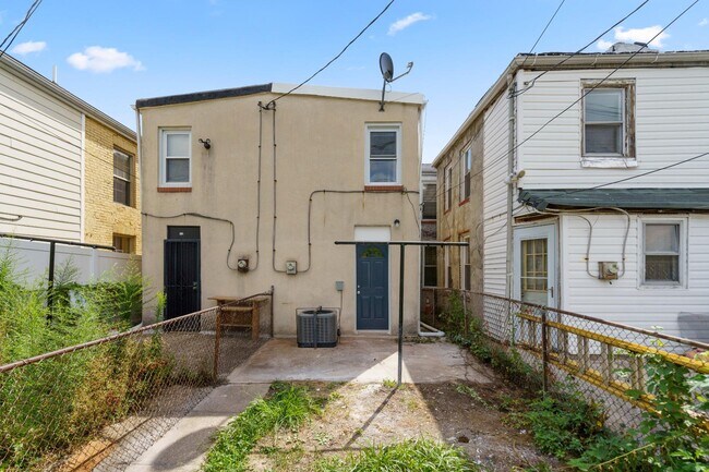 Building Photo - 428 N Patterson Park Ave