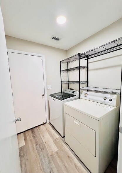 Building Photo - 13903 LAZY OAK DRIVE