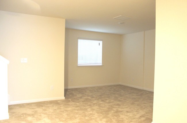 Building Photo - 6435 Prosperity Church Rd