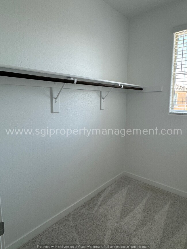 Building Photo - 644 S Heron Ln