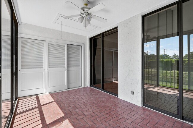 Building Photo - 5475 Verona Dr