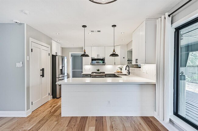 Building Photo - 1801 Vaquero