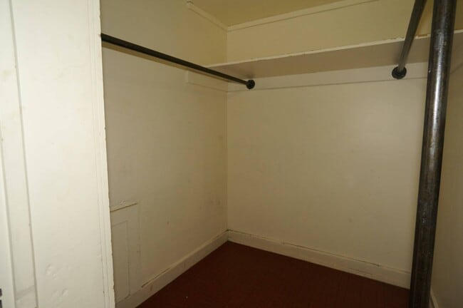 Closet - Wellesley Place