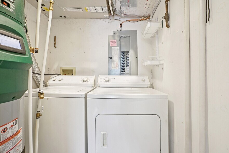 Building Photo - 380 W 200 S