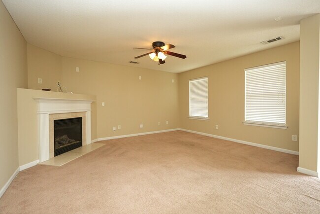 Building Photo - Spacious 4 bedroom home plus loft