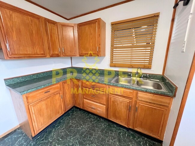 Building Photo - 3 bedrooms 1 bathroom ranch style house