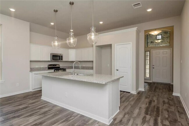 Building Photo - 5118 Leaning Tree