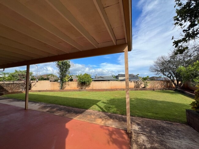 Building Photo - Spacious 5br/2.5ba House w/enclosed yard &...