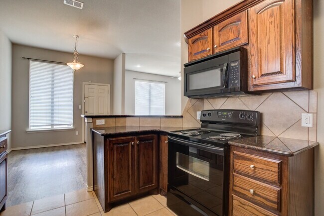 Building Photo - Great newer home in Frenship ISD