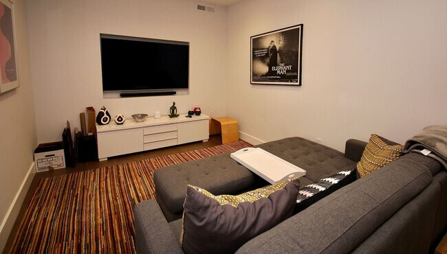 Building Photo - Bright, Stylish Living with Exceptional Ou...
