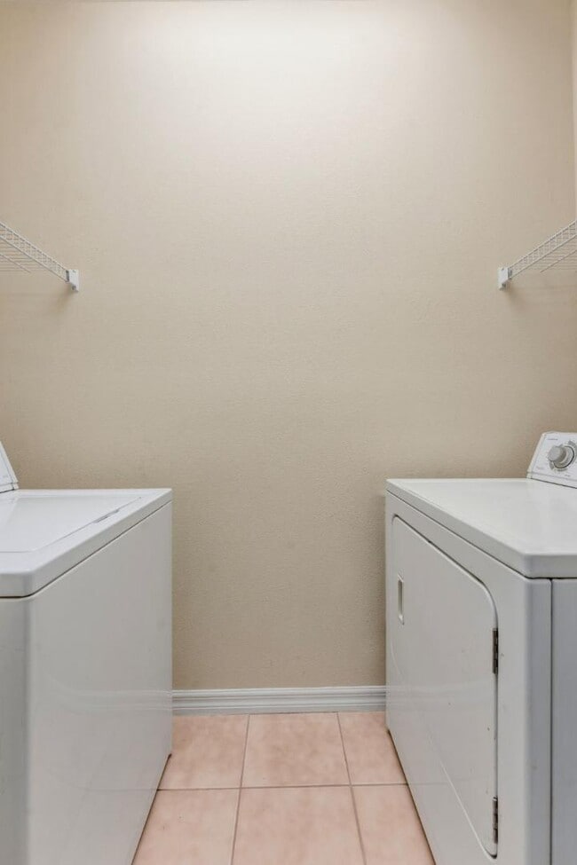 Building Photo - 595 52nd Ave N