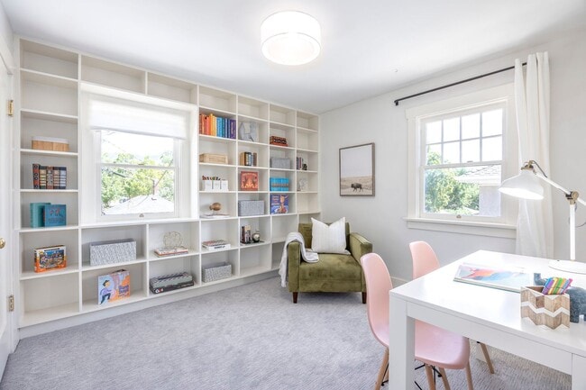 Building Photo - Elegant Sugar House Living: Finished Basement and Prime Location