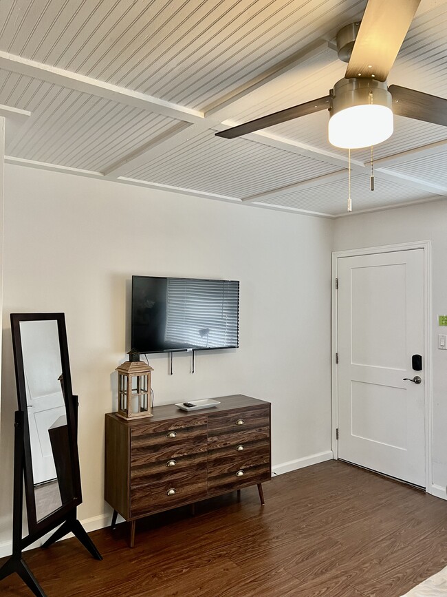 Building Photo - Samoa Apts